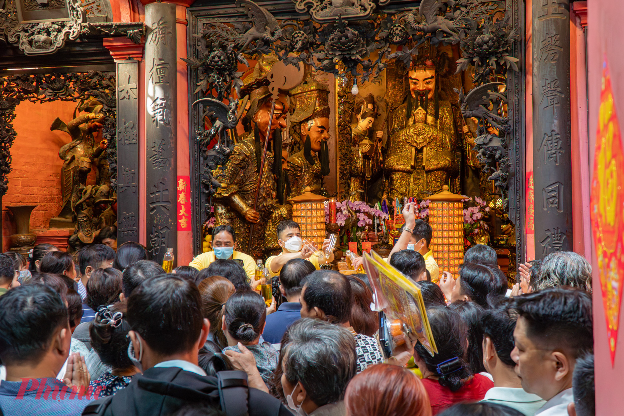 Đi chùa đầu năm